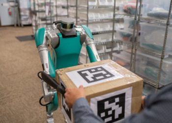 İnsan Gibi Hareket Eden İlk Teslimat Robotu Digit Göreve Hazır