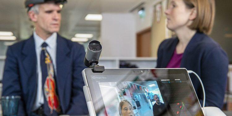 Microsoft, Yapay Zekâ İle Görme Engellilere Yepyeni İmkânlar Sunuyor