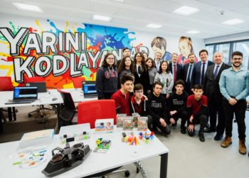 Türkiye Vodafone Vakfı Gençlere Yapay Zeka Eğitimi Verecek