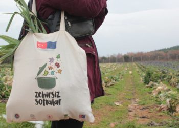 Çiftçi Uyarıyor: “Otu, Böceği Öldüren; İnsanı da Öldürüyor.”