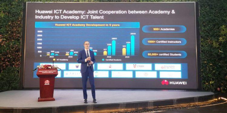 Huawei 2 Milyon Bilişim Uzmanı Yetiştirecek