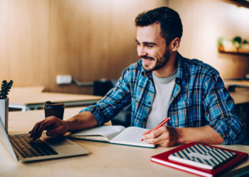 Online Eğitim Pazarı Üniversitelerin Desteğiyle Büyüyor