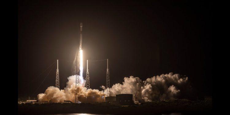 Elon Musk, Starlink için Mart Ayında 60 Uydu Daha Gönderdi