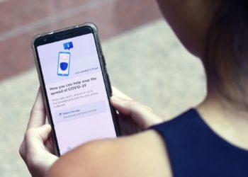 AB, Apple ve Google’un Korona Virüs İzleme Uygulamalarının Sunucularda Veri Depolamaktan Kaçınması Gerektiğini Söyledi