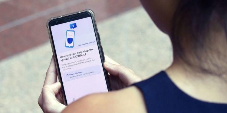 AB, Apple ve Google’un Korona Virüs İzleme Uygulamalarının Sunucularda Veri Depolamaktan Kaçınması Gerektiğini Söyledi