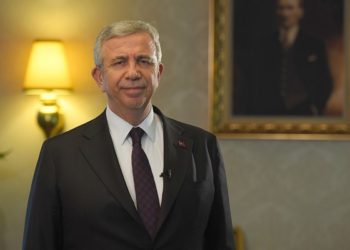 EBA için MEB “Mevlam Kayıra” Deyince, Mansur Yavaş Ankaralı Öğrencilere İnternet Sağlamaya Çalışıyor