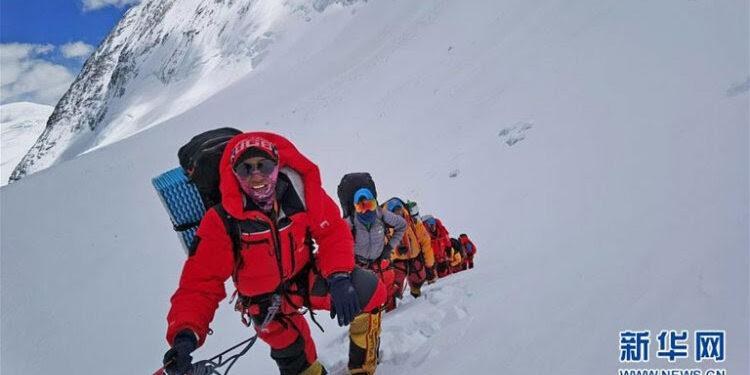 Everest’in Yüksekliğini Ölçen Ekip, Dönüş Yolunda Ölümden Döndü