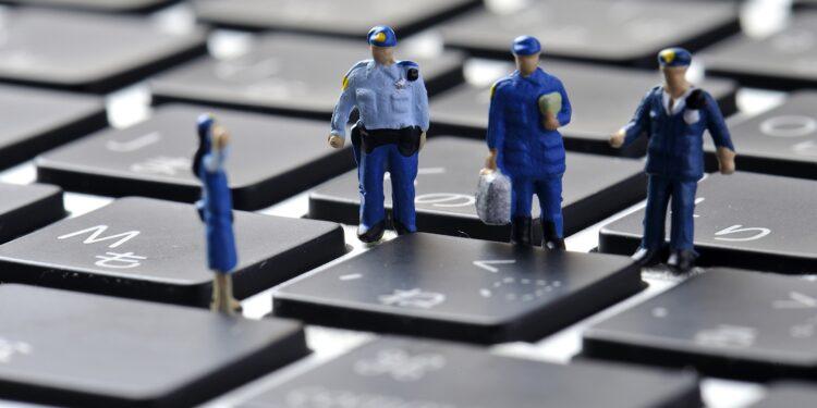 Polisin Sanal Ortamda İşlenen Suçlarda İnternet Abonelerine Ait Kimlik Bilgilerine Ulaşabilme Yetkisini İptal Eden Anayasa Mahkemesi Kararının Değerlendirilmesi
