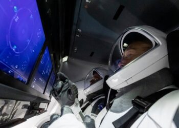 SpaceX İnsanlı Fırlatış Hava Nedeniyle Ertelendi, Cumartesi için Yeniden Planlandı
