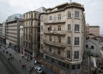 İş Bankası’nın Beyoğlu’ndaki Tarihi Binasında Restorasyon Başlıyor