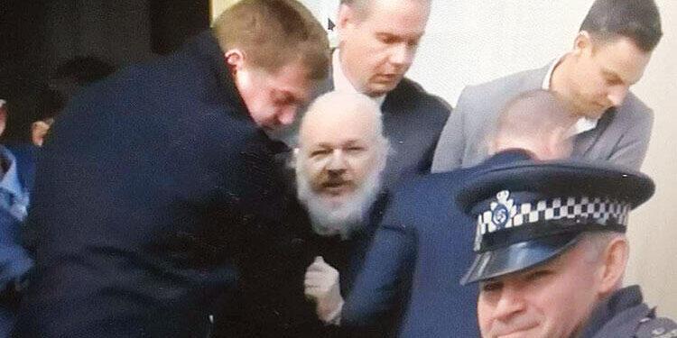 Assange, LulzSec ve Anonymous ile İş Birliği Yapmakla Suçlandı