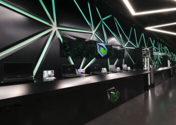 Monster Notebook Mağazaları Açılıyor