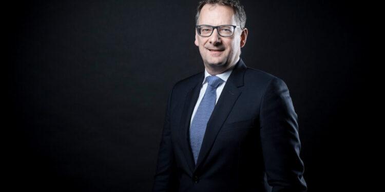 SES’in Yeni CEO’su Steve Collar Oldu