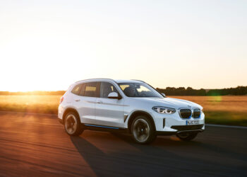 BMW’nin Tamamen Elektrikli ‘’X’’ Modeli Yeni BMW iX3 Yollara Çıkmaya Hazır