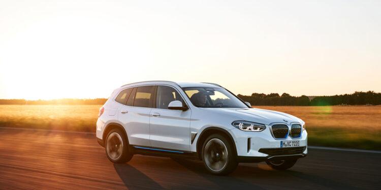 BMW’nin Tamamen Elektrikli ‘’X’’ Modeli Yeni BMW iX3 Yollara Çıkmaya Hazır