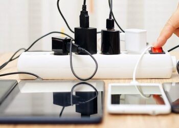 Samsung ve Apple Önümüzdeki Yıldan İtibaren Bazı Telefonlarına Şarj Cihazı Koymayacak