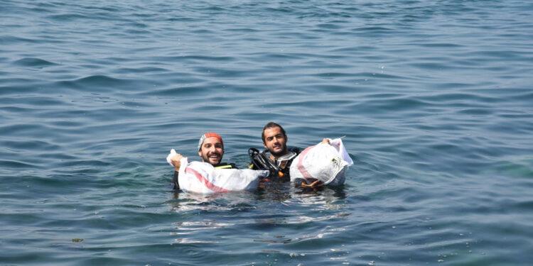 İnsansız Tekne ‘Doris’ Deniz Üstünden, Balıkadamlar Denizaltından Çöp Topladı