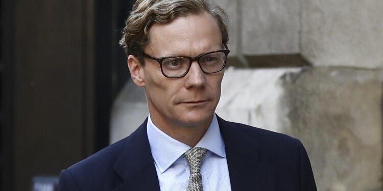 Cambridge Analytica’nın Eski CEO’sunun, 7 yıl Şirket Yönetmesi Yasak