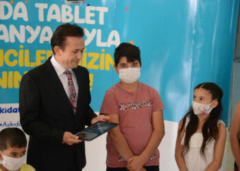 “Askıda Tablet” Projesiyle İhtiyaç Sahibi Öğrenciler Tabletlerine Kavuşuyor