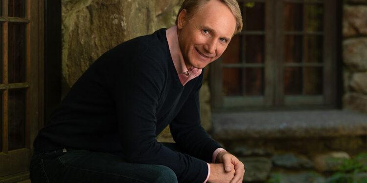 Dan Brown D&R Canlı Yayınında Özel Kütüphanesini İlk Defa Türk İzleyicilerle Paylaştı