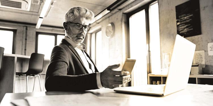 40 Yaşından Sonra Hayatımıza Giren Presbiyopi, Dijitalleşmeyle Hızlanıyor