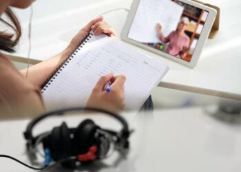 Online Eğitimde Kulaklıklara Dikkat