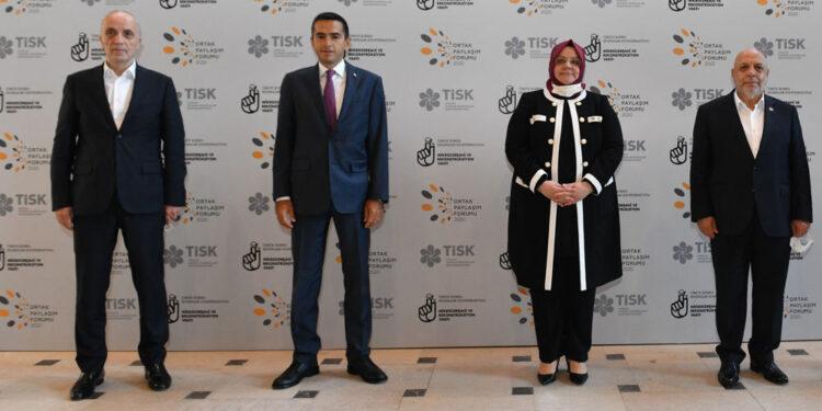 Toplam Çalışma Süresinin Üçte İkisini Üstlenen Kadınlar, Dünya Gelirinin Sadece %10’una Sahip