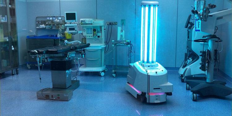 UVD Robot Sağlık Çalışanlarını Virüse Karşı Koruyacak