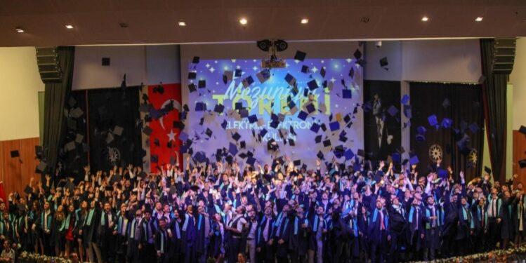 Pandemi Nedeniyle Ertelenen Yıldız Teknik Üniversitesi (YTÜ) Mezuniyet Törenleri Bir Hafta Sürecek