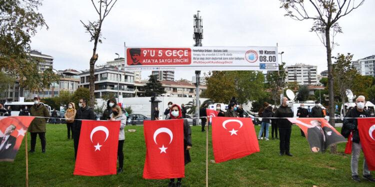 Kadıköy’de 9’u 5 Geçe ATA’ya Saygı Zinciri