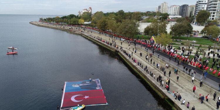 Kadıköy’de 9’u 5 Geçe ATA’ya Saygı Zinciri