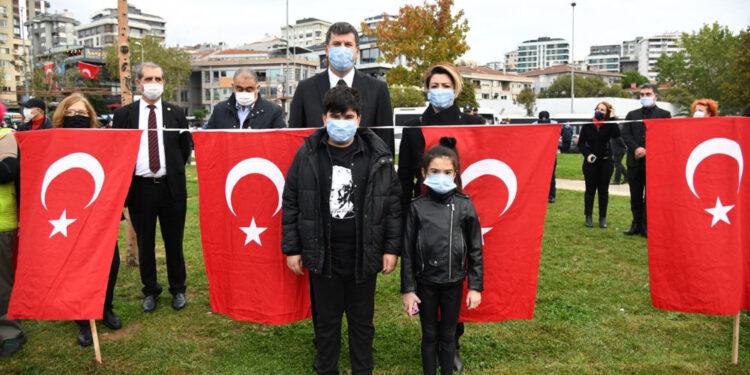 Kadıköy’de 9’u 5 Geçe ATA’ya Saygı Zinciri