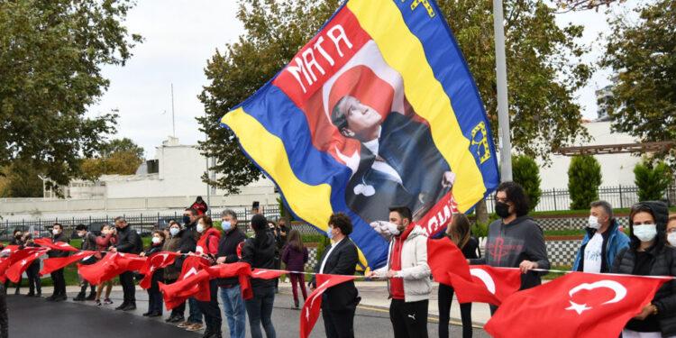 Kadıköy’de 9’u 5 Geçe ATA’ya Saygı Zinciri
