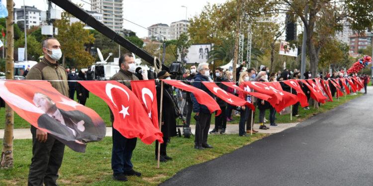 Kadıköy’de 9’u 5 Geçe ATA’ya Saygı Zinciri