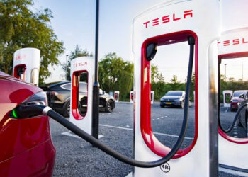 Tesla, “Süper Şarj Kolonları” için Çin’de Yeni bir Fabrika Kuruyor