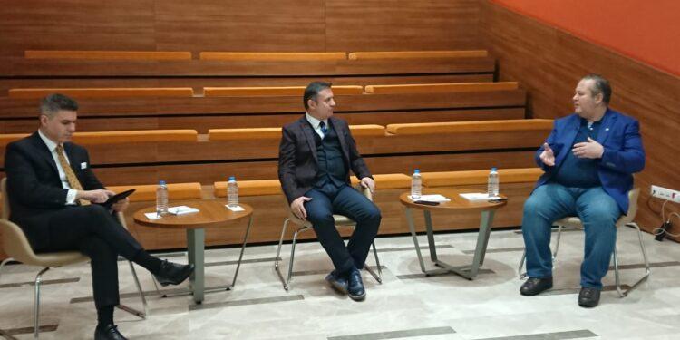 Deneyimli Hukukçular, Türkiye ve Dünyadan Örneklerle Sosyal Medya Düzenlemelerini Değerlendirdi