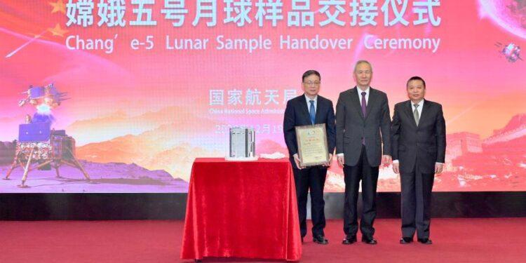 Chang’e-5 Ay’dan 1.731 Gramlık Örnek Getirdi