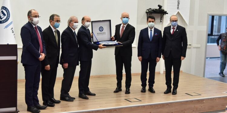 İlaç Endüstrisi İşverenler Sendikası, Marmara Üniversitesi Tıp Fakültesi Öğrencilerine Tablet Bağışı Yaptı