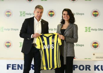 Fenerbahçe Taraftarı Kulüpleri İçin 9,6 Milyar Adım Attı
