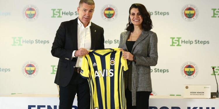 Fenerbahçe Taraftarı Kulüpleri İçin 9,6 Milyar Adım Attı