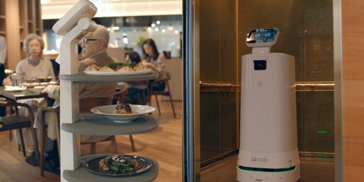 LG Halkın Kullanımına Uygun Robot Teknolojileri Tanıttı