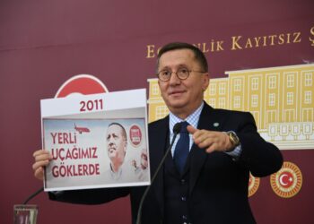 Lütfü Türkkan : Yeryüzünde Bitti, Gözlerini Gökyüzüne Çevirdiler