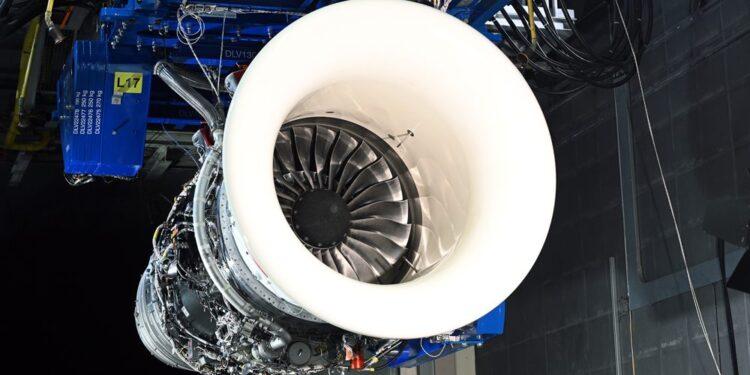 Rolls-Royce, İş Jetleri İçin %100 Sürdürülebilir Havacılık Yakıtının İlk Testlerini Gerçekleştirdi