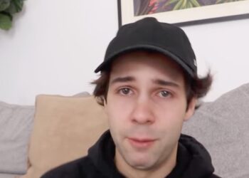 Tecavüzle Suçlanan YouTuber’ın Kanallarının Para Kazanması Geçici Olarak Engellendi