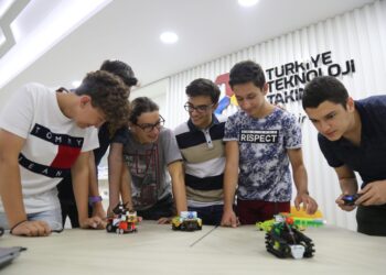 Deneyap Teknoloji Atölyeleri İlk Mezunlarını Verdi
