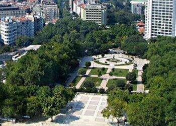 Gezi Parkı Arazisine Keyfi Biçimde El Konularak Taksim Meydanı Projesi Engelleniyor