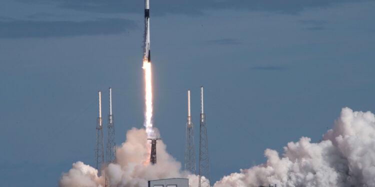 Starlink için 60 Uydu Daha Fırlatan Elon Musk, Artık Gökteki Uyduların 1/3’üne Sahip