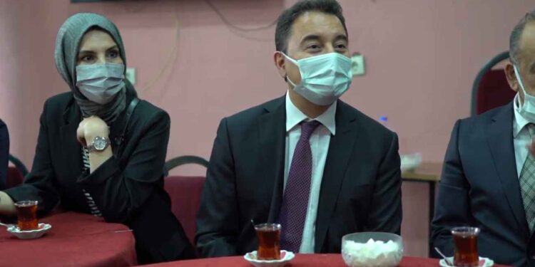 Ali Babacan Gençlerin Sorunlarını Dinledi