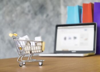 Global E-Ticaret Raporu Türkiye’de Günlük 7,5 Saat Çevrimiçi Olduğumuzu Gösteriyor