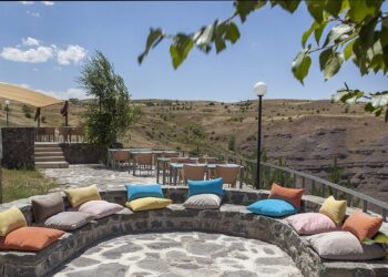 Türkiye’nin İlk Sosyal Sorumluluk Oteli “Baksı Konukevi” nin Kapıları Instagram’da Açıldı